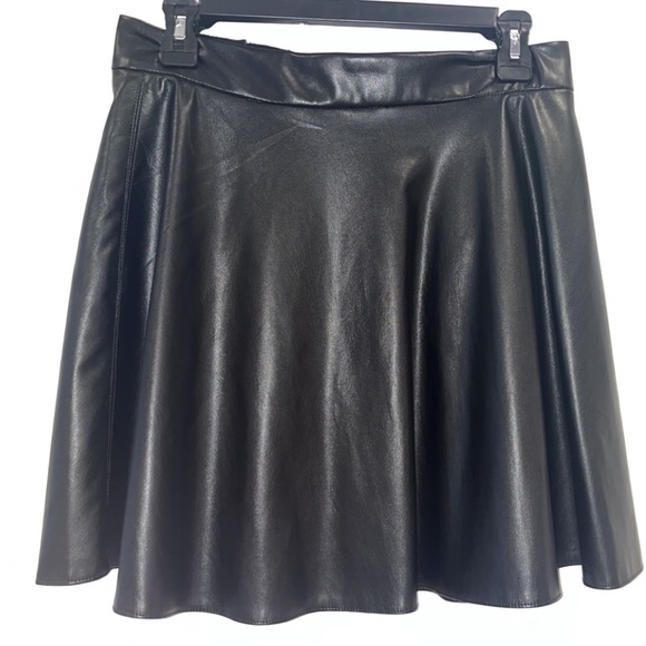 Brand new Short leather skirt - Picture 4 of 8